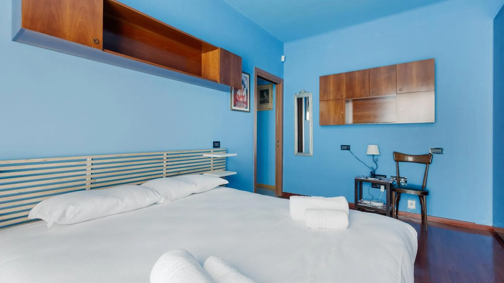 Roomy Apartment With Balcony! Milaan 0*,  Italië