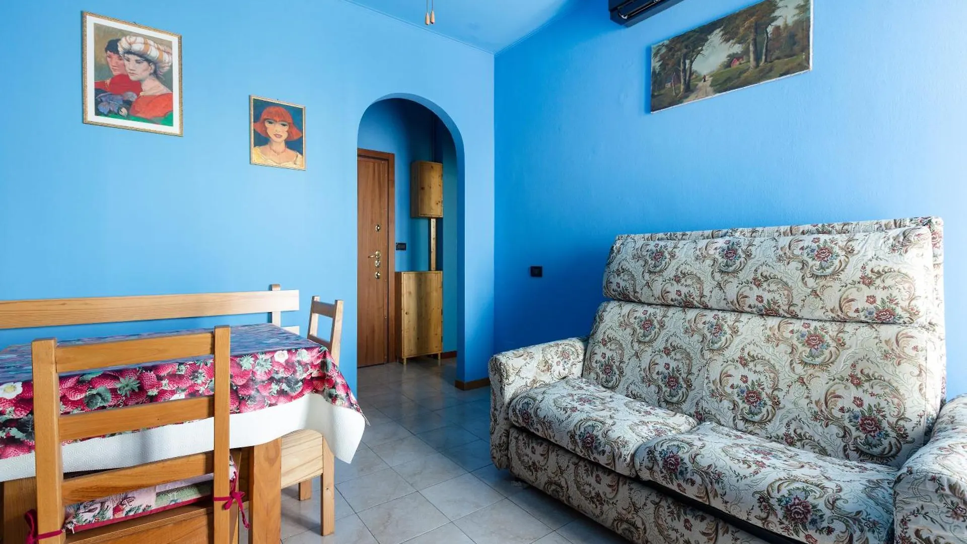 Roomy Apartment With Balcony! Milaan Italië